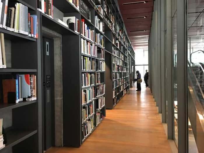 A Biblioteca de Fotografia do IMS Paulista tem capacidade para até 30 mil publicações