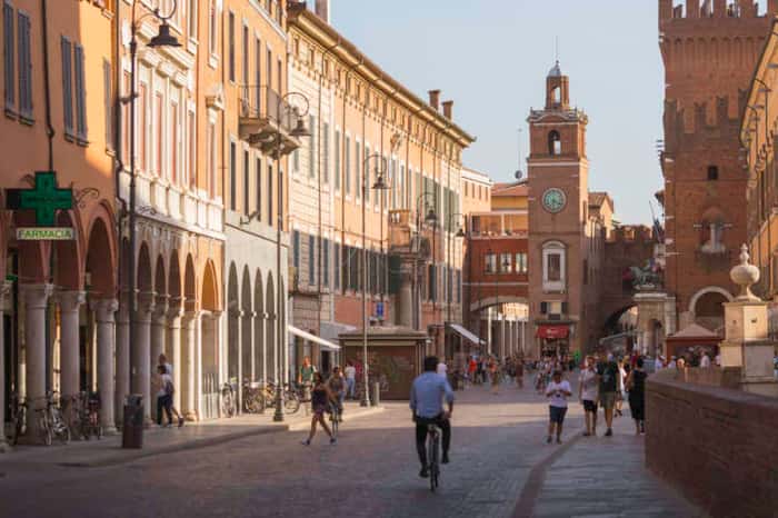 1 - Emilia-Romagna, Itália (Rua na cidade de Ferrara)