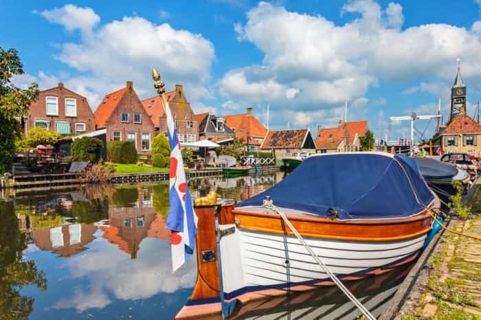 





3 - Friesland, Holanda (Vista do vilarejo de Hindeloopen)