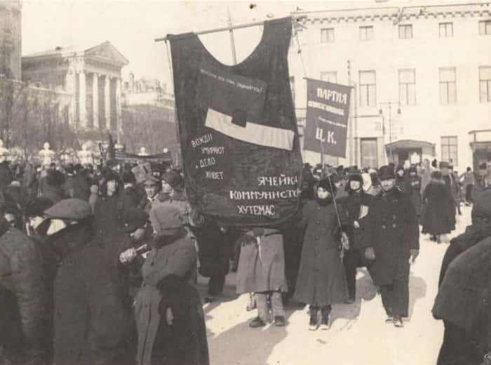 Alunos da Vkhutemas em manifestação

