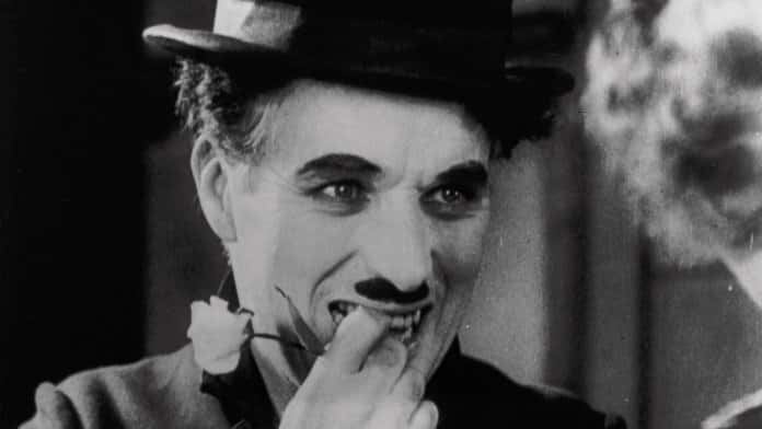 O personagem Carlitos foi criado em 1914 por Charles Chaplin e esteve presente em curtas e longas-metragens
