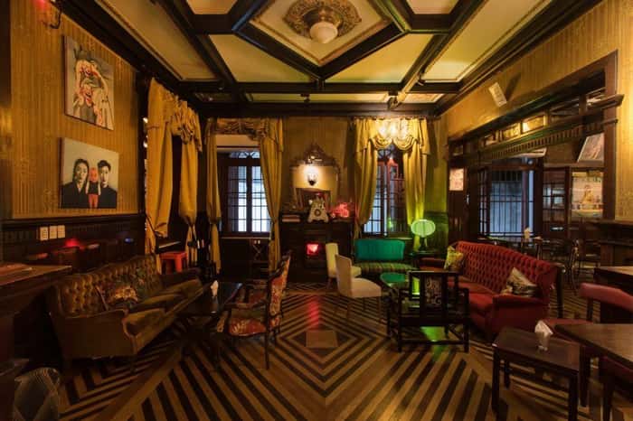 O bar está situado em um casarão dos anos 1920 no centro de São Paulo