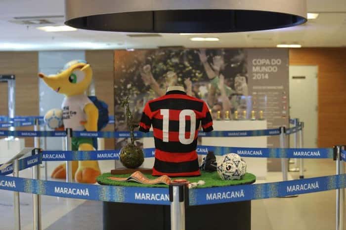 Camisa do Flamengo usada em 1979 por Zico faz parte do acervo do Maracanã