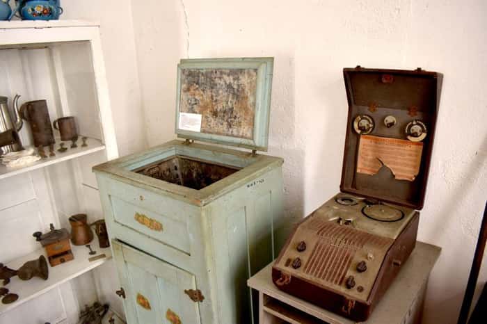geladeira e gravador da década de 1920