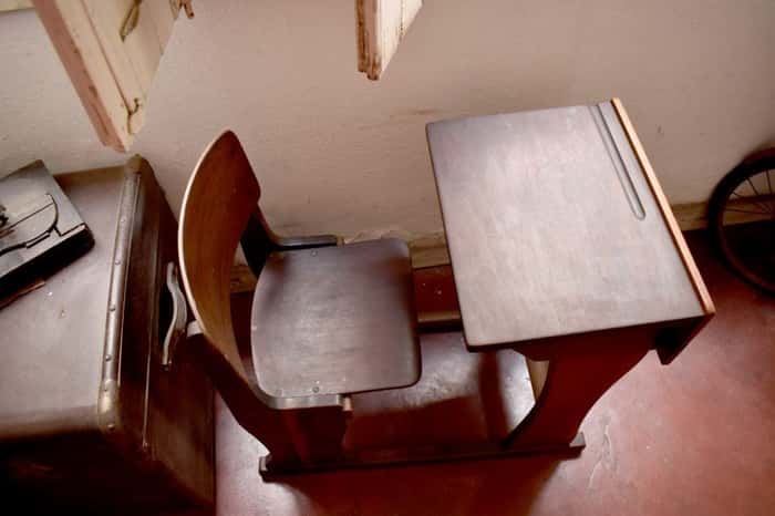 Mesa e cadeira de estudantes