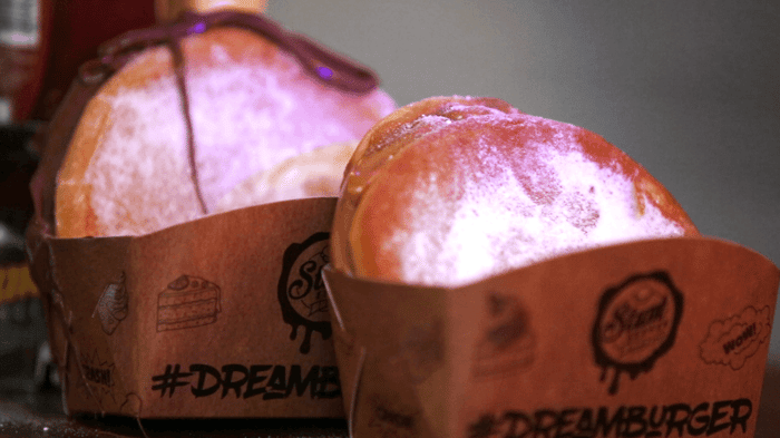 Dream Burger de doce de leite e de creme de avelã com massa de sonho