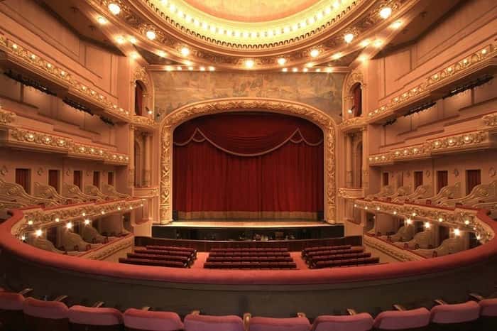 Público tem acesso à Sala de Espetáculos, que recebe  os principais nomes da dança, da música e da ópera