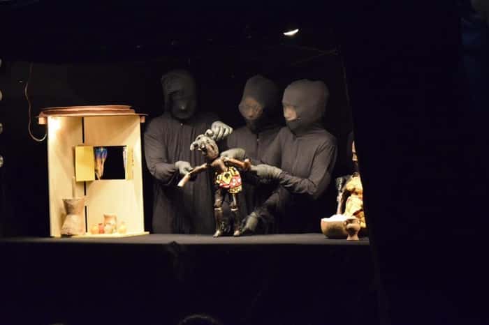 Coletivo colérico apresenta o teatro de boneco ananse