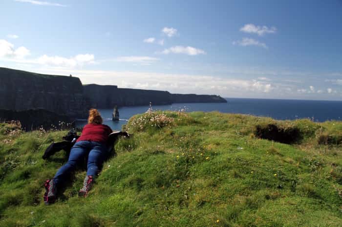 Cliffs of Moher é uma das atrações naturais mais famosas da Wild Atlantic Way