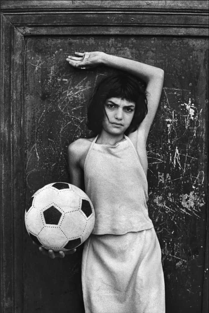 Menina com a bola, bairro La Cala, Palermo, 1980