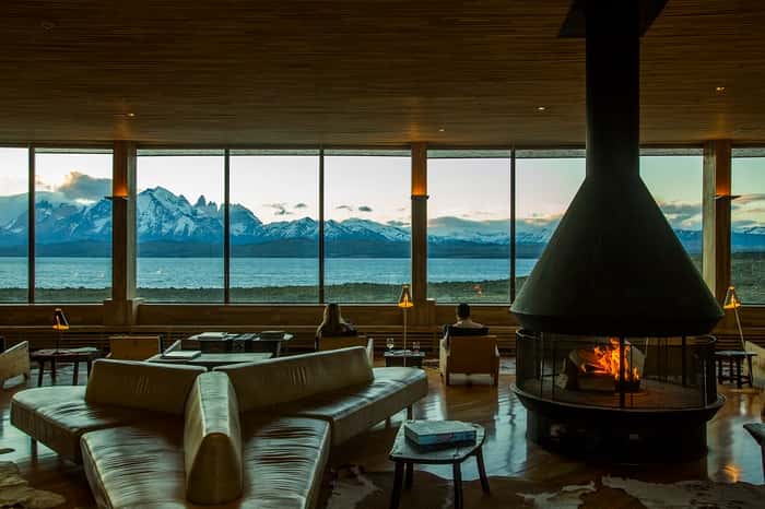 Interior do Tierra Patagonia, um dos hotéis mais premiados do Chile