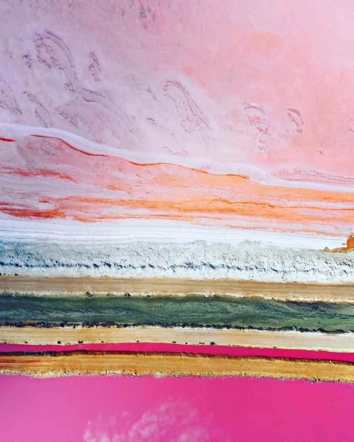 Explosão de cores em paisagem no entorno do lago cor de rosa chamado Hutt Lagoon, localizado na Austrália. A imagem ficou 2º lugar na categoria Paisagem