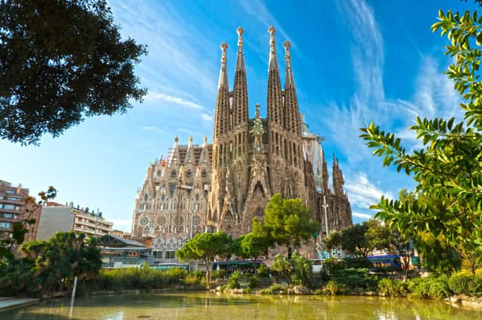 6 - Basílica da Sagrada Família (Barcelona, Espanha)