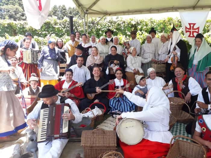 Grupo folclórico português anima a festa da uva da Quinta do Olivardo