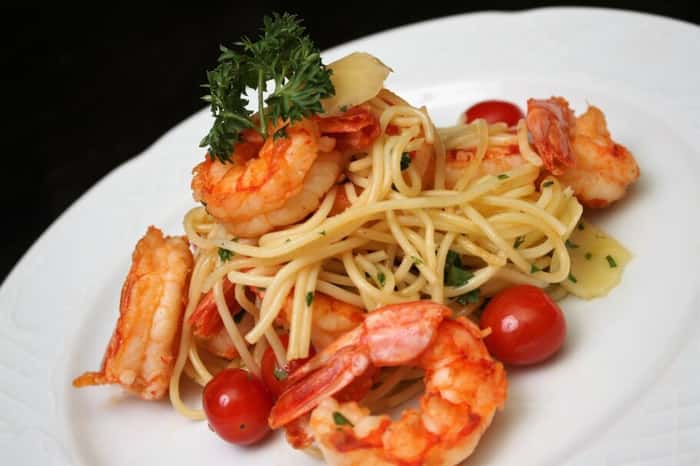 Spaghetti com Camarao e Parmesao