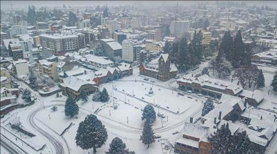 O centro Cívico de Bariloche coberto pela neve