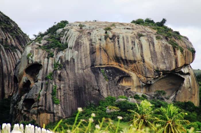 Pedra da Caveira com cerca de 62 metros de altura