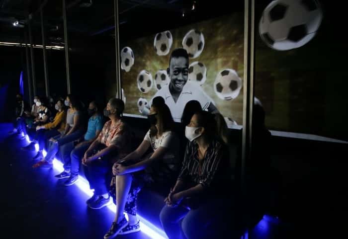 A exposição exibe 444 imagens históricas de Pelé