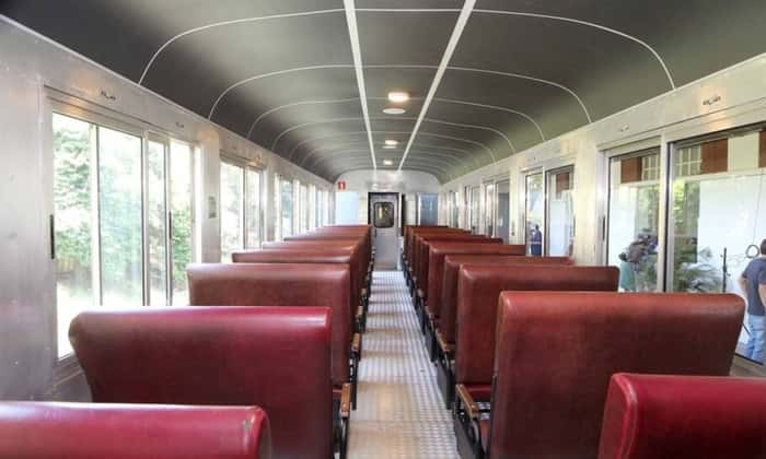 Interior de um dos três vagões do Trem Republicano, que faz o trajeto entre Itu e Salto, no interior de SP