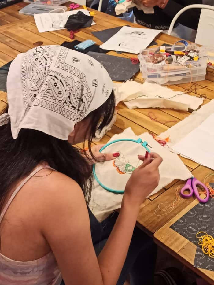 Uma das atividades mais importantes do Arte, Cultura e Costura foi um curso que contou com a participação de 70 mulheres em situação de vulnerabilidade social