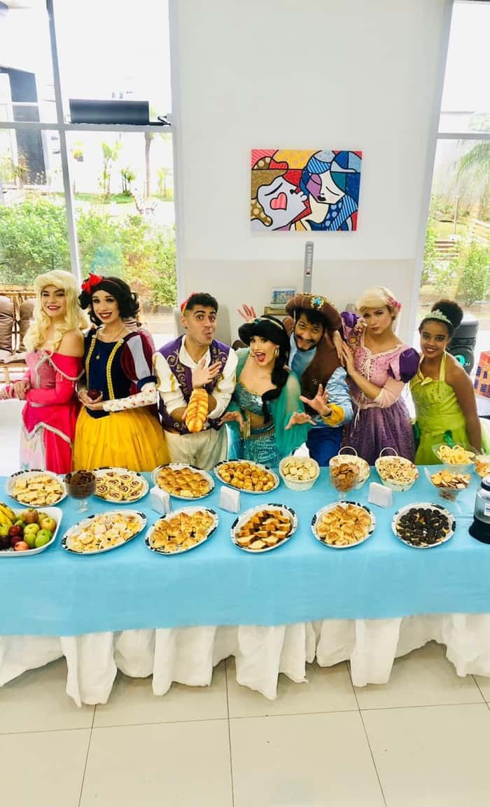 Neste evento, crianças e adultos entram para o mundo da fantasia, degustando um delicioso café da manhã, rodeado por princesas, príncipes e outros personagens