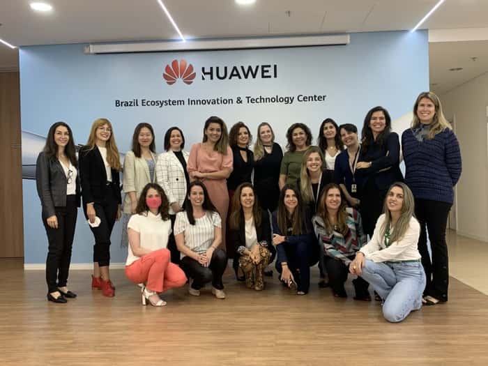 Esta iniciativa tem como objetivo impactar cerca de 5 milhões de mulheres, que terão acesso aos cursos gratuitos da Huawei no app Mulheres Positivas