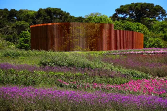 Um dos jardins do Mátria Parque de Flores, em São Francisco de Paula