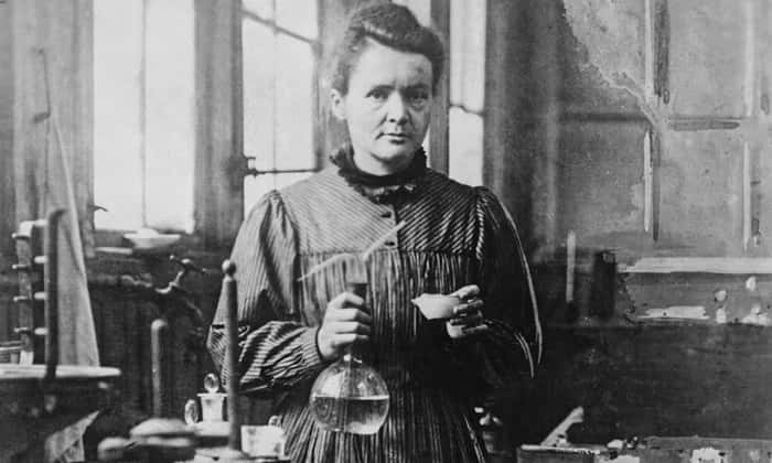 Química Marie Curie conduziu pesquisas pioneiras sobre radioatividade