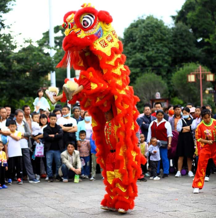Dança do leão no Festival da Lua Chinês
