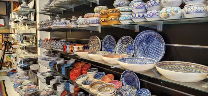 Cerâmicas em loja na Medina de Túnis