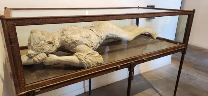 Moldes de gesso de corpos dos habitantes de Pompeia