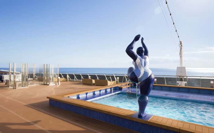 Horizon, una piscina situata a poppa della nave, è un marchio MSC 