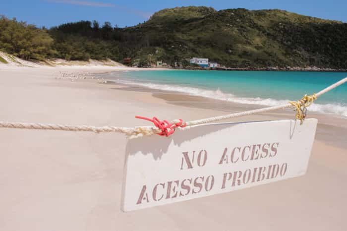 Turistas não podem ficar mais do que 40 min na praia do Farol