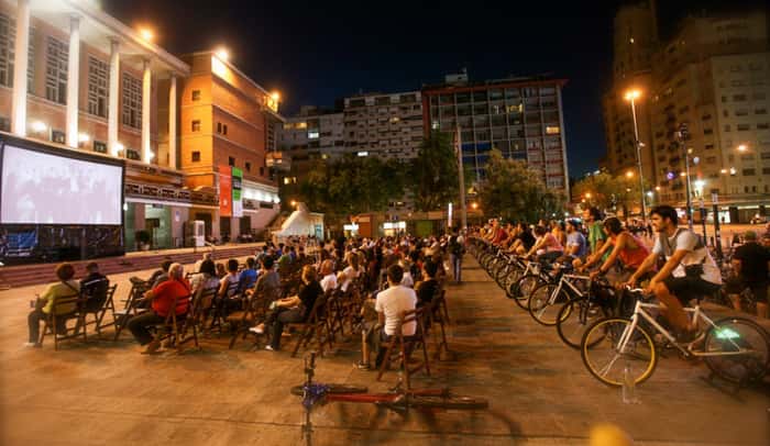 BikeCine pedale e aproveite um cinema sustentável ao ar livre