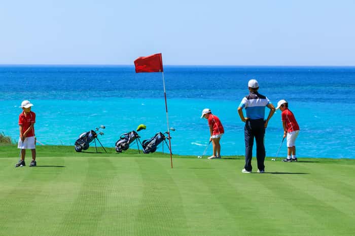 O Verdura Resort também oferece academia de golfe para os adultos