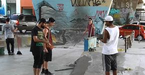 Mão na obra: skatistas da Pista da Saúde reformam local