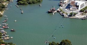 Únicas praias no mundo interligadas por bondinho ficam no Brasil