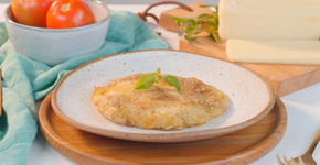 Batata rosti recheada à moda caprese: fácil e rápida