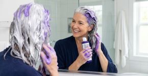 Por que se deve usar shampoo roxo no cabelo grisalho e como aplicar do jeito certo?