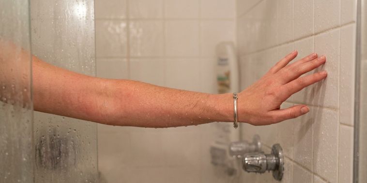 Featured main: A sensação boa que aparece durante o banho pode ser justamente o que deixa sua pele pior algumas horas depois