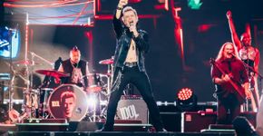 Foto: (Reprodução / Instagram @billyidol / Crédito: @monicagarduno.photo)