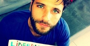 Durante premiação, ator Bruno Gagliasso critica censura de beijo gay em novela