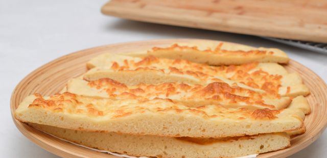 Receita fácil: como fazer pão de queijo de tapioca na frigideira em 10 minutos