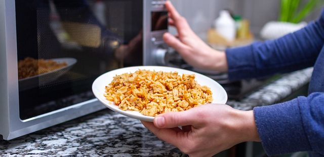 Arroz de micro-ondas: praticidade e sabor em um só prato