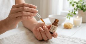 O óleo natural que ajuda a hidratar cutículas ressecadas em apenas 3 minutos por dia