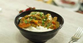 Cheio de sabores: aprenda como fazer um frango tailandês