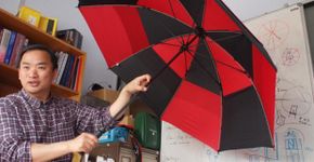 Recarregue seu celular no guarda-chuva