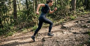 Caminhar em uma subida exige mais do corpo do que seguir em terreno plano; veja como aumentar o percurso sem exagerar