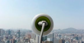 Tomada portátil funciona com energia solar