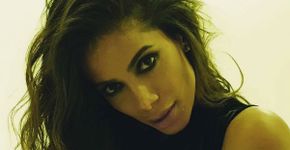 Anitta explica por que não casou na igreja e com uma grande festa